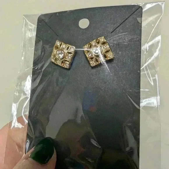 Vintage goldtone with rhinestone gems  earrings - Picture 3 of 7